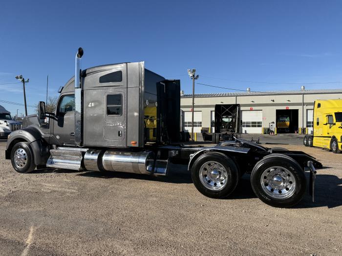2022 Kenworth W990-42