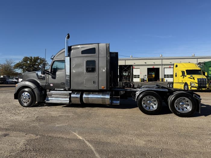 2022 Kenworth W990-43