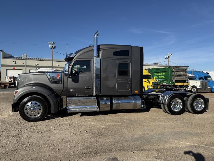 2022 Kenworth W990-45
