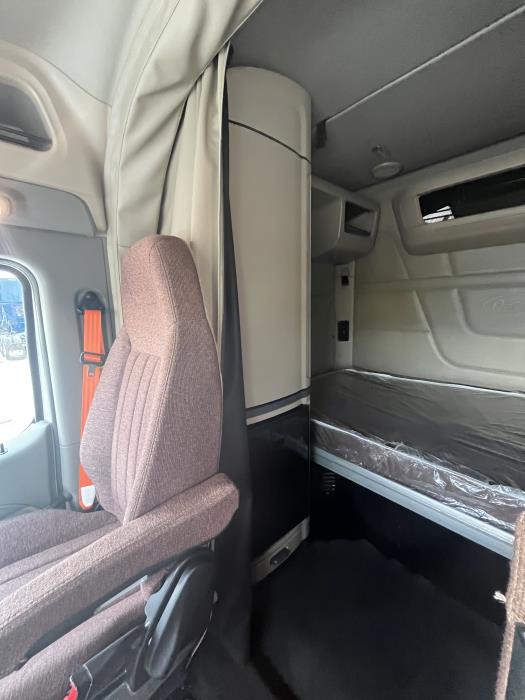 2022 Peterbilt 579-13