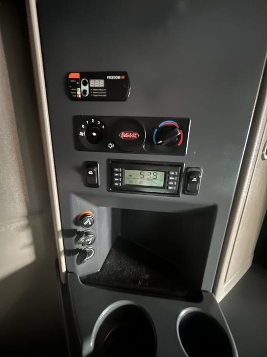 2022 Peterbilt 579-15