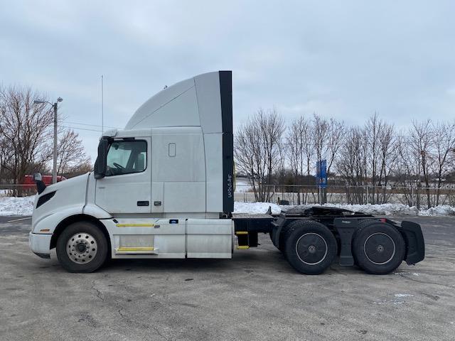 2023 Volvo VNR64T400-2