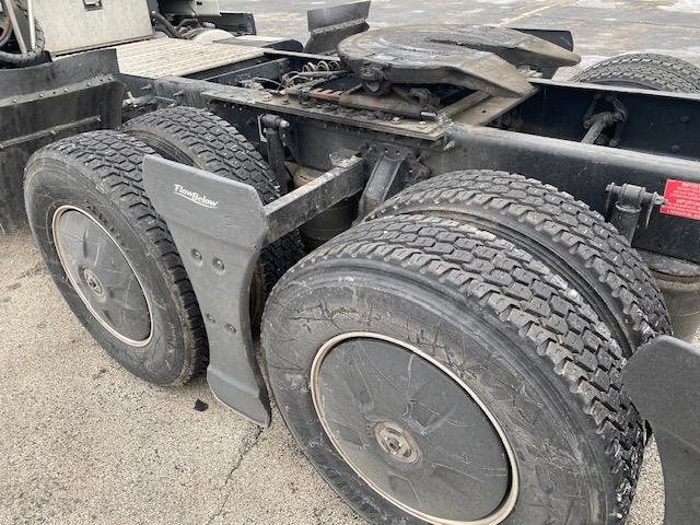 2023 Volvo VNR64T400-5