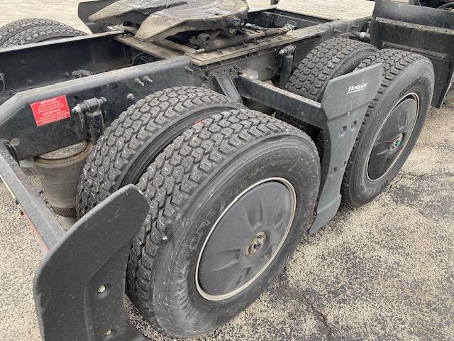 2023 Volvo VNR64T400-7