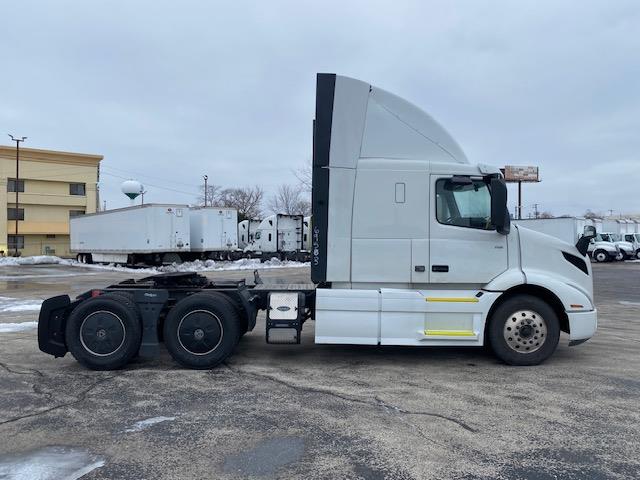 2023 Volvo VNR64T400-8