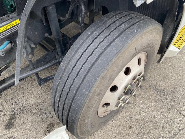 2023 Volvo VNR64T400-12