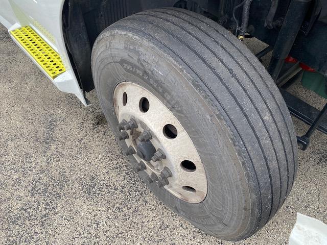 2023 Volvo VNR64T400-14