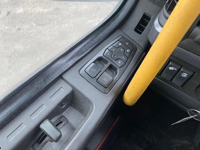 2023 Volvo VNR64T400-17