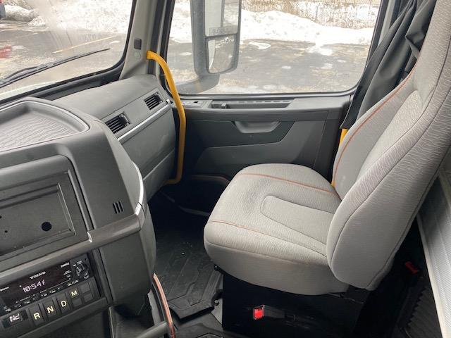 2023 Volvo VNR64T400-22