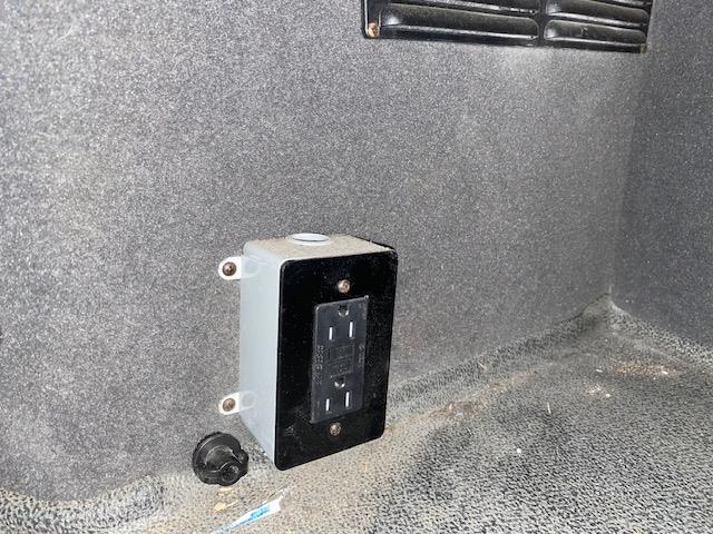 2023 Volvo VNR64T400-25