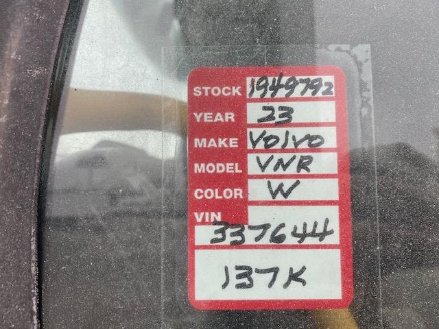 2023 Volvo VNR64T400-31