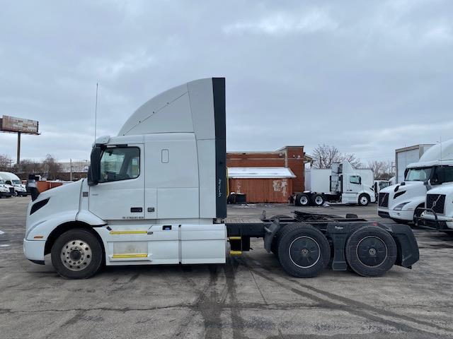 2023 Volvo VNR64T400-2