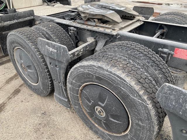 2023 Volvo VNR64T400-5