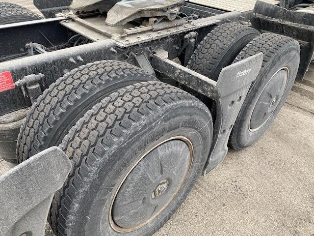 2023 Volvo VNR64T400-7