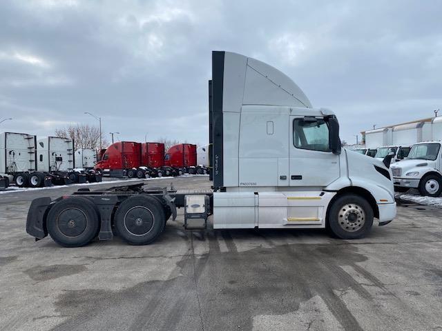 2023 Volvo VNR64T400-8