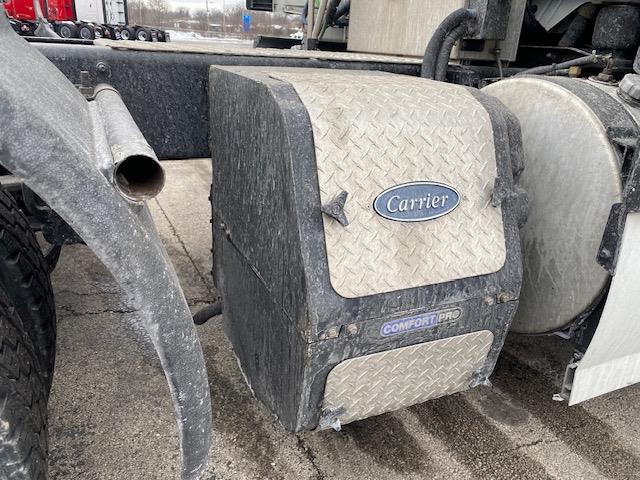 2023 Volvo VNR64T400-9