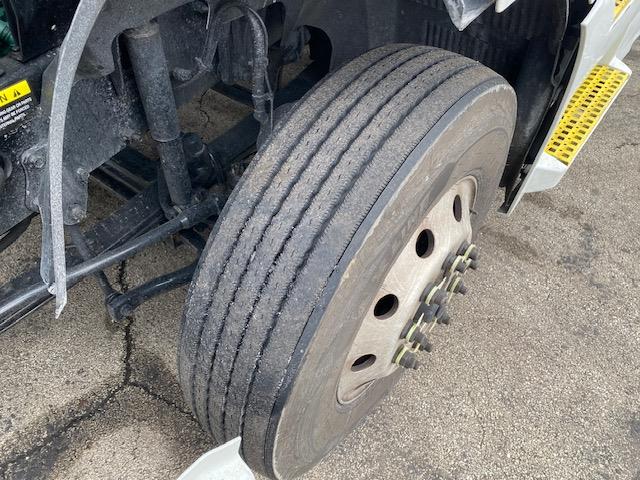 2023 Volvo VNR64T400-12