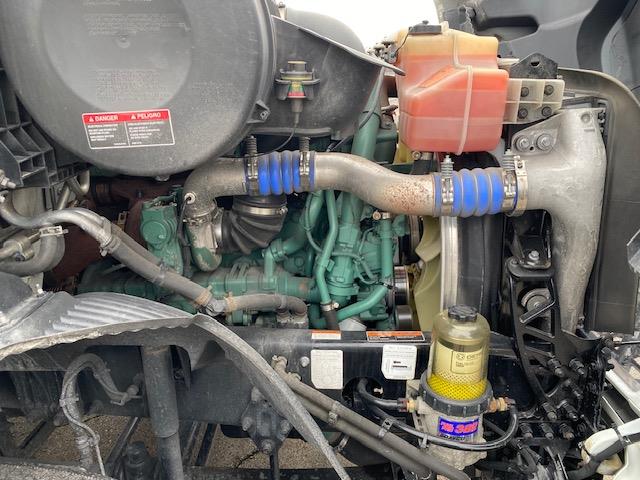 2023 Volvo VNR64T400-13