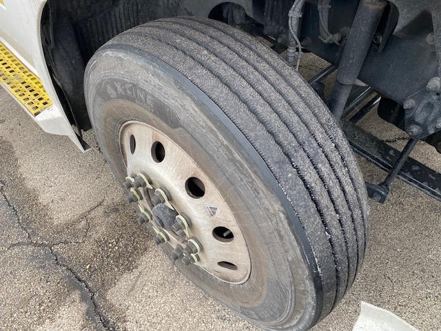 2023 Volvo VNR64T400-14