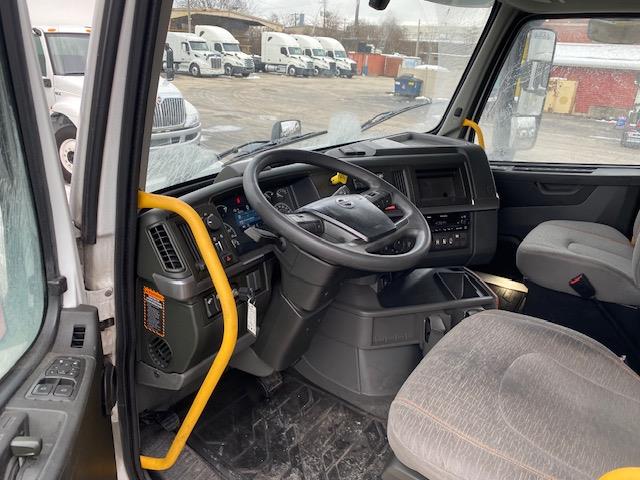 2023 Volvo VNR64T400-16