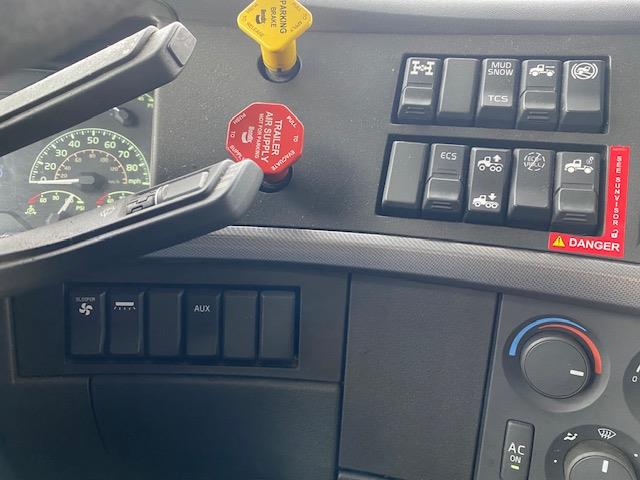 2023 Volvo VNR64T400-20