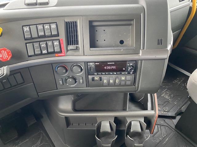 2023 Volvo VNR64T400-21