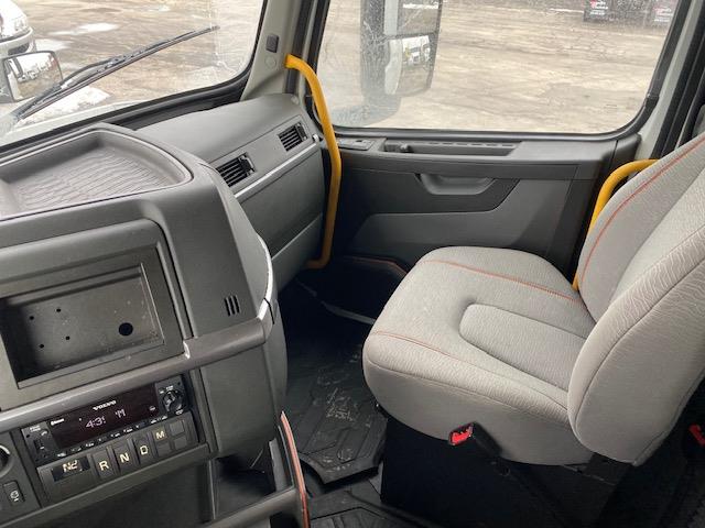 2023 Volvo VNR64T400-22