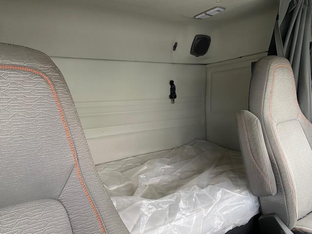 2023 Volvo VNR64T400-24