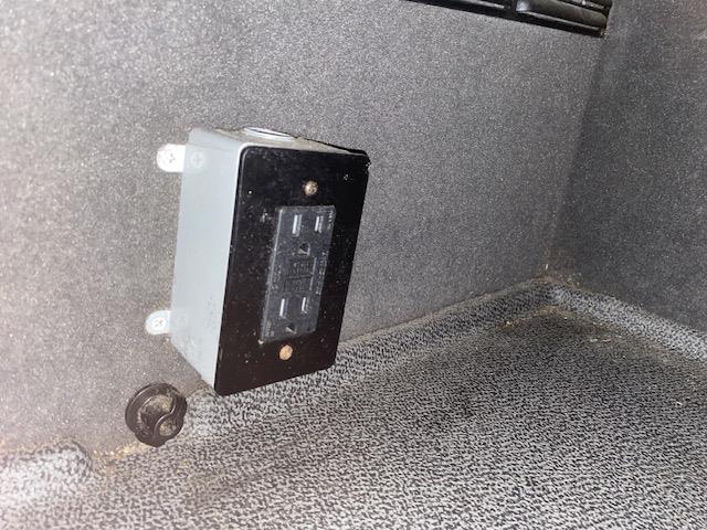 2023 Volvo VNR64T400-25