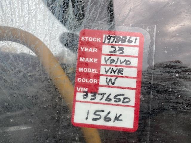 2023 Volvo VNR64T400-31