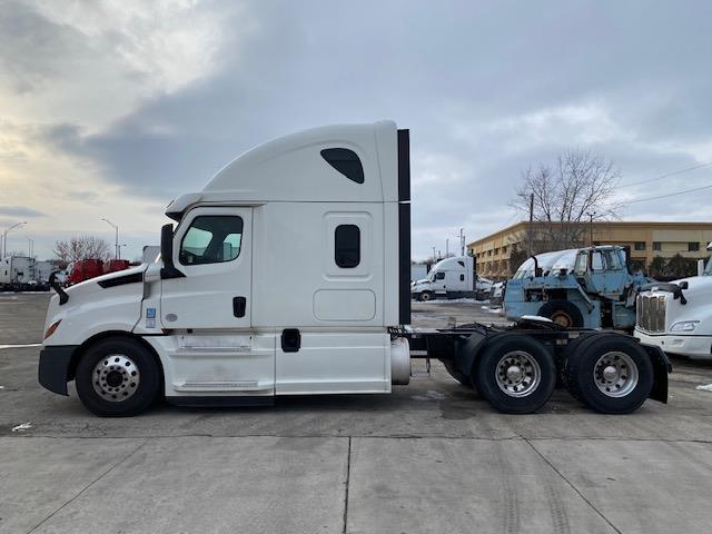 2020 Freightliner Cascadia-2