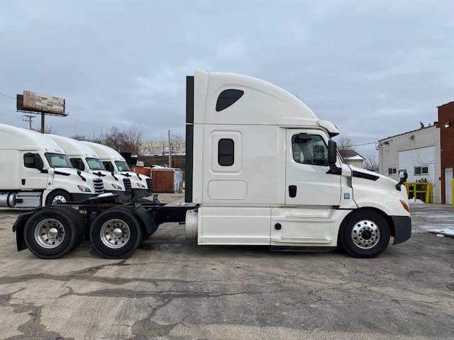 2020 Freightliner Cascadia-8
