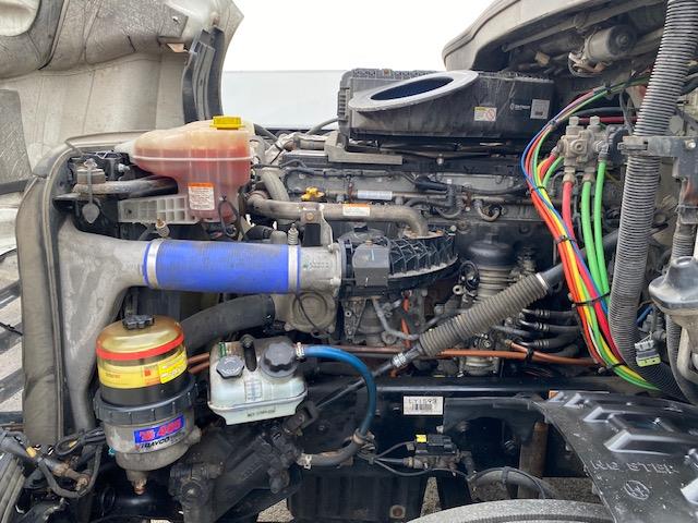 2020 Freightliner Cascadia-10