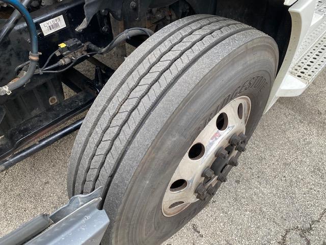 2020 Freightliner Cascadia-11