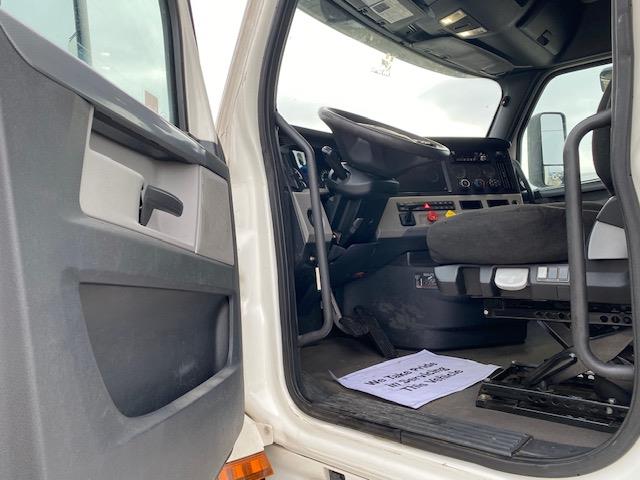 2020 Freightliner Cascadia-14