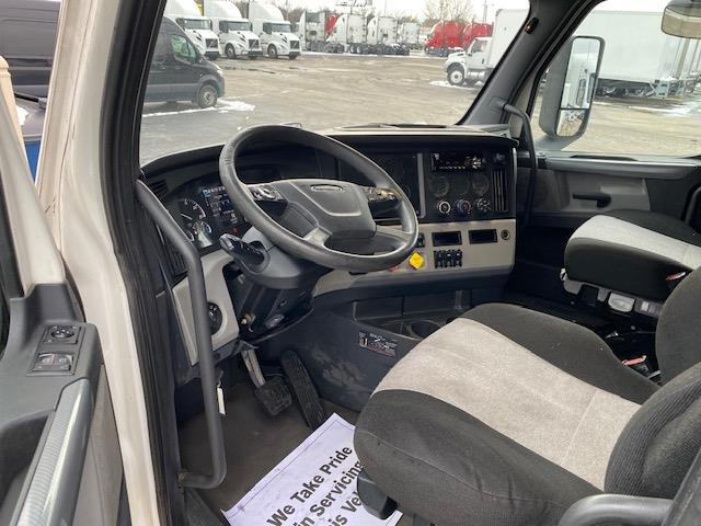 2020 Freightliner Cascadia-15