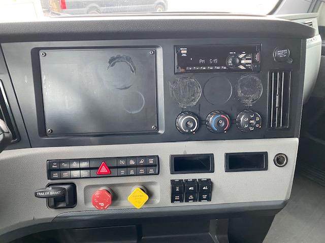 2020 Freightliner Cascadia-19