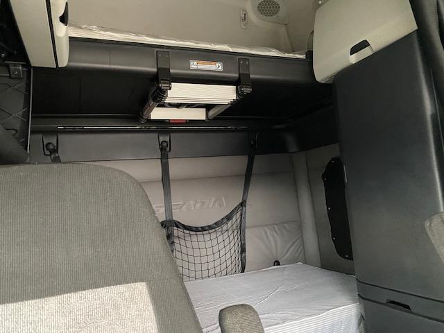 2020 Freightliner Cascadia-22