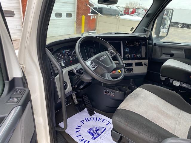 2020 Freightliner Cascadia-14