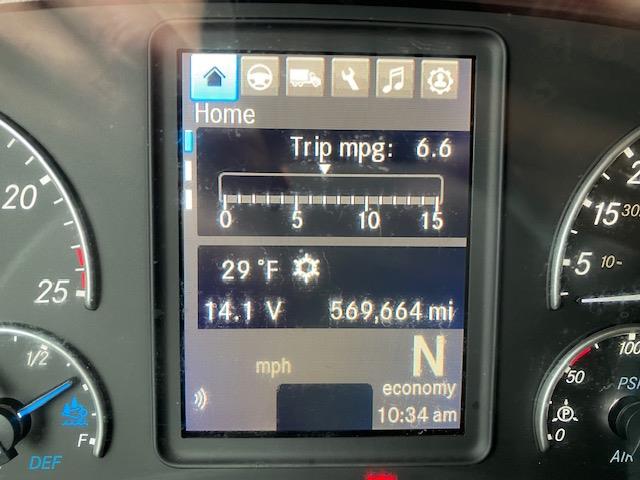 2020 Freightliner Cascadia-24