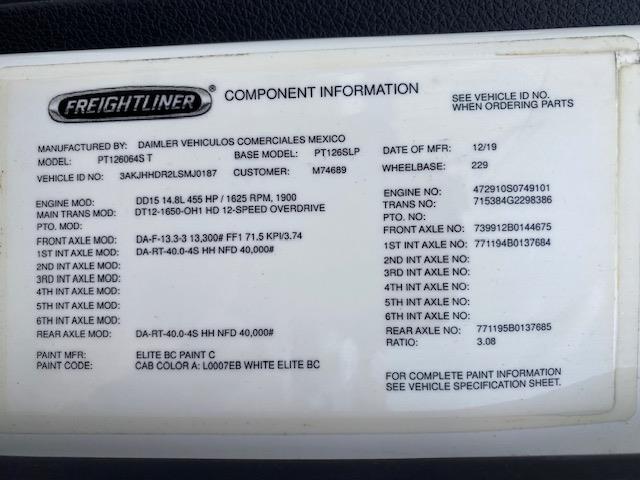 2020 Freightliner Cascadia-25