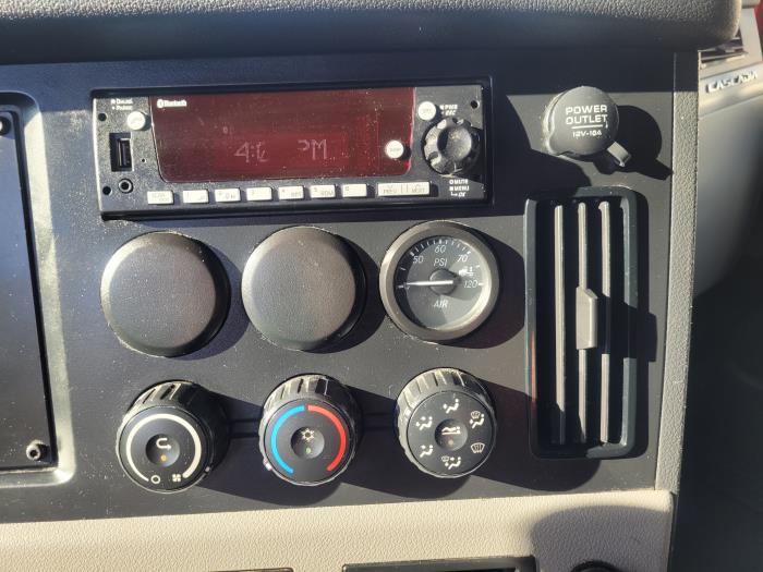 2022 Freightliner Cascadia-16