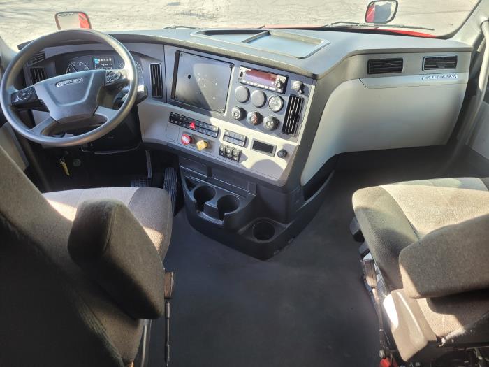 2022 Freightliner Cascadia-27