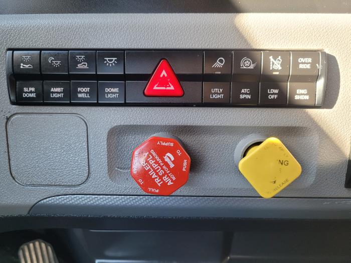 2022 Freightliner Cascadia-14