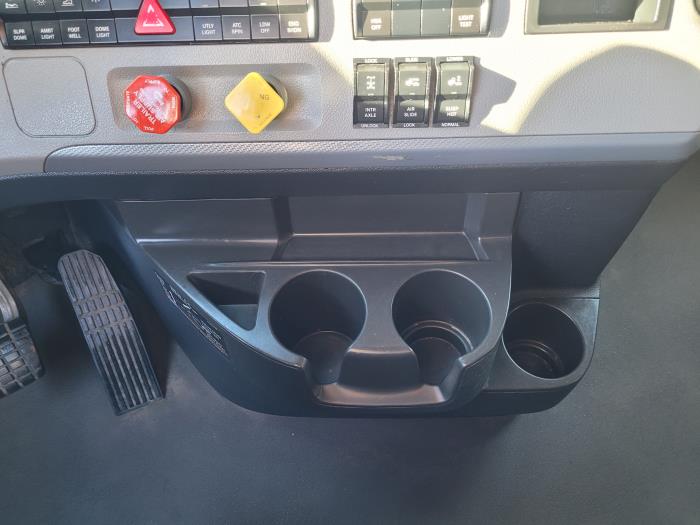 2022 Freightliner Cascadia-17