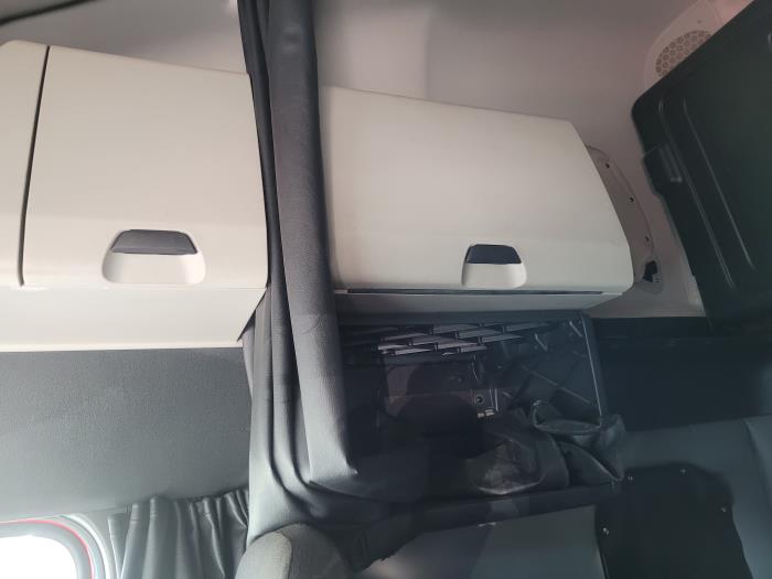 2022 Freightliner Cascadia-24