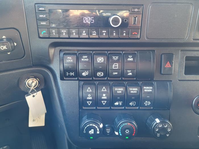 2022 International LT625-17