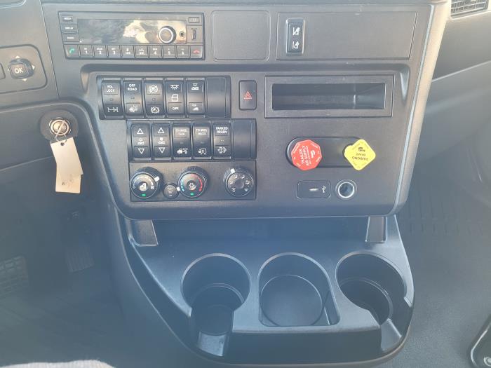 2022 International LT625-18