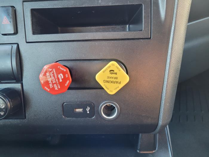 2022 International LT625-19