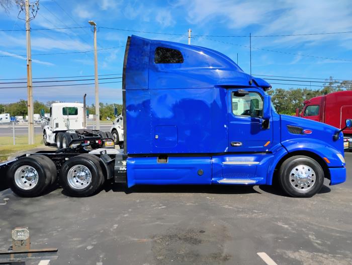 2022 Peterbilt 579-8
